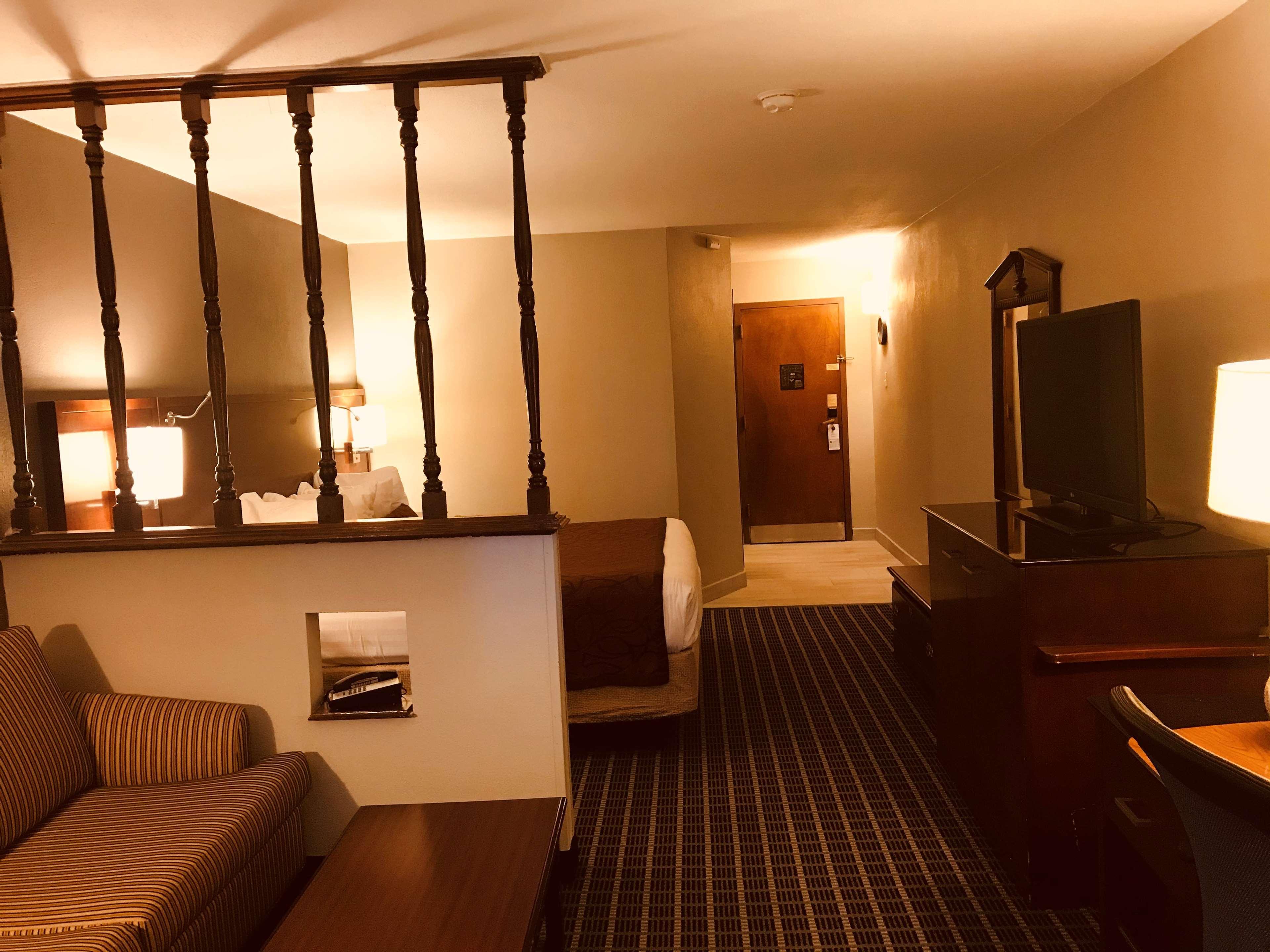 Surestay Plus Hotel By Best Western Greenwood Εξωτερικό φωτογραφία