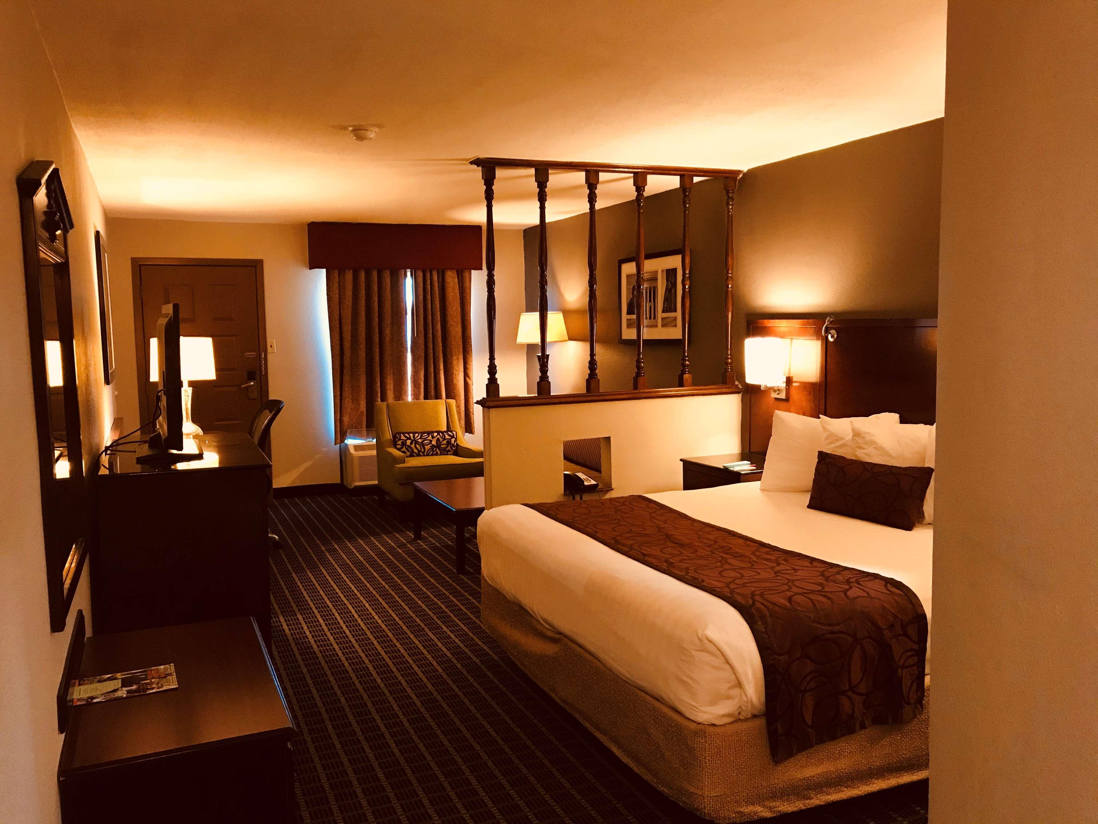 Surestay Plus Hotel By Best Western Greenwood Εξωτερικό φωτογραφία