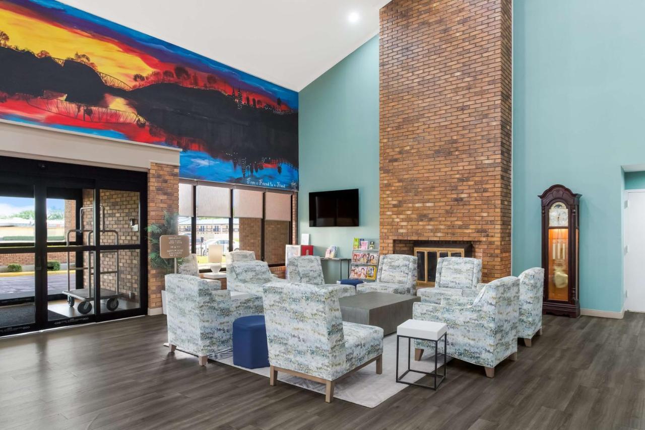 Surestay Plus Hotel By Best Western Greenwood Εξωτερικό φωτογραφία