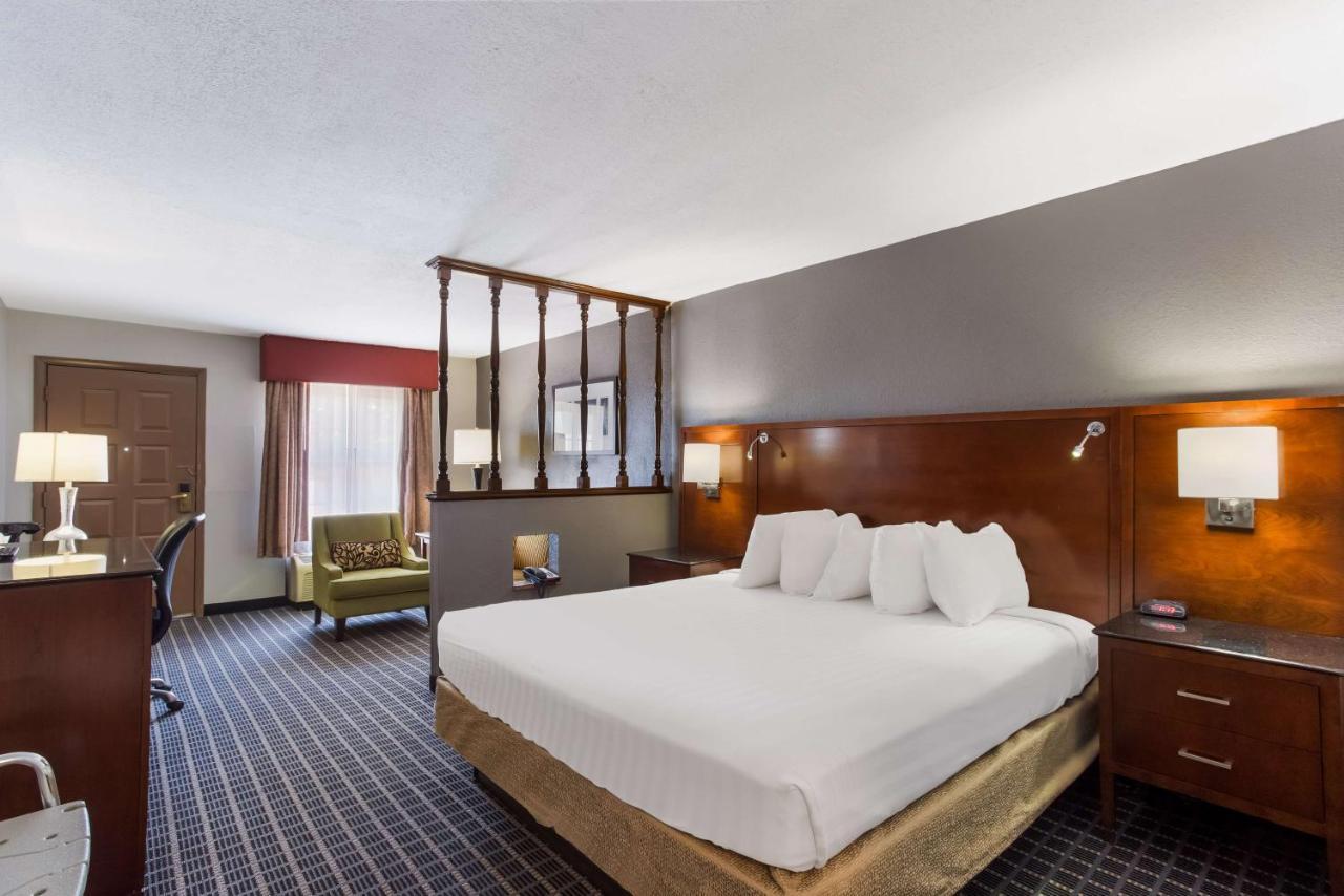 Surestay Plus Hotel By Best Western Greenwood Εξωτερικό φωτογραφία