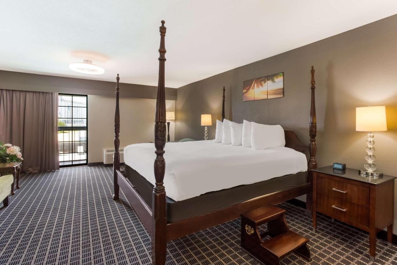 Surestay Plus Hotel By Best Western Greenwood Εξωτερικό φωτογραφία