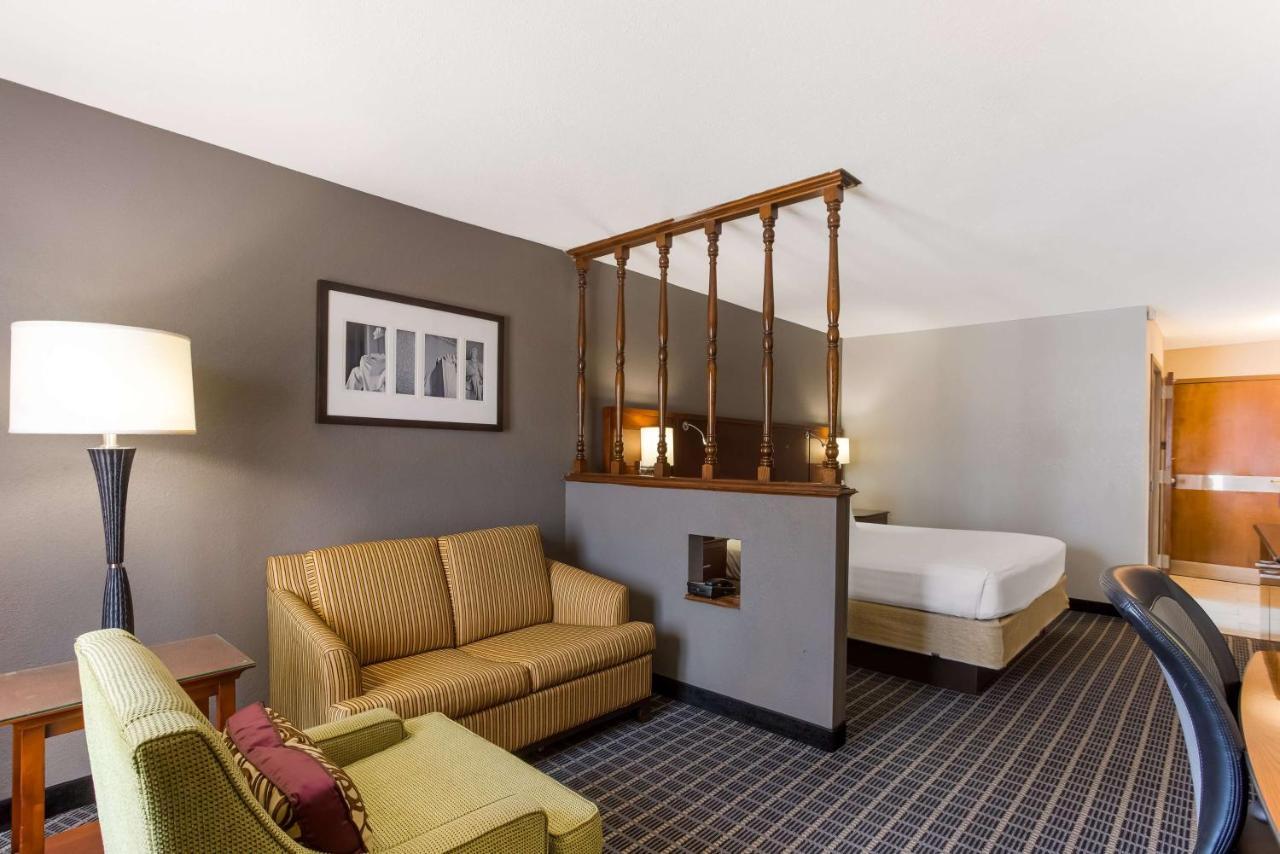 Surestay Plus Hotel By Best Western Greenwood Εξωτερικό φωτογραφία