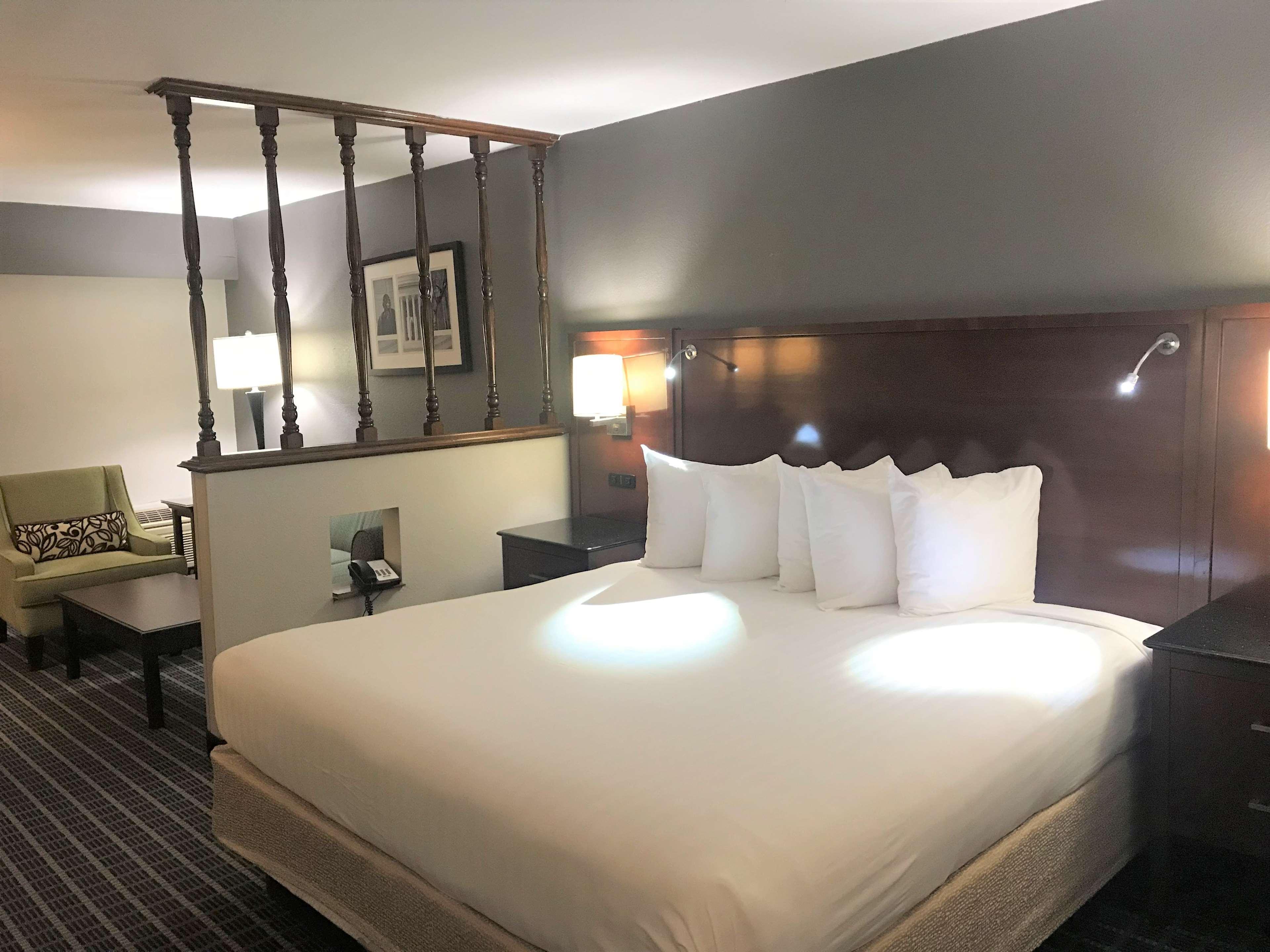 Surestay Plus Hotel By Best Western Greenwood Εξωτερικό φωτογραφία