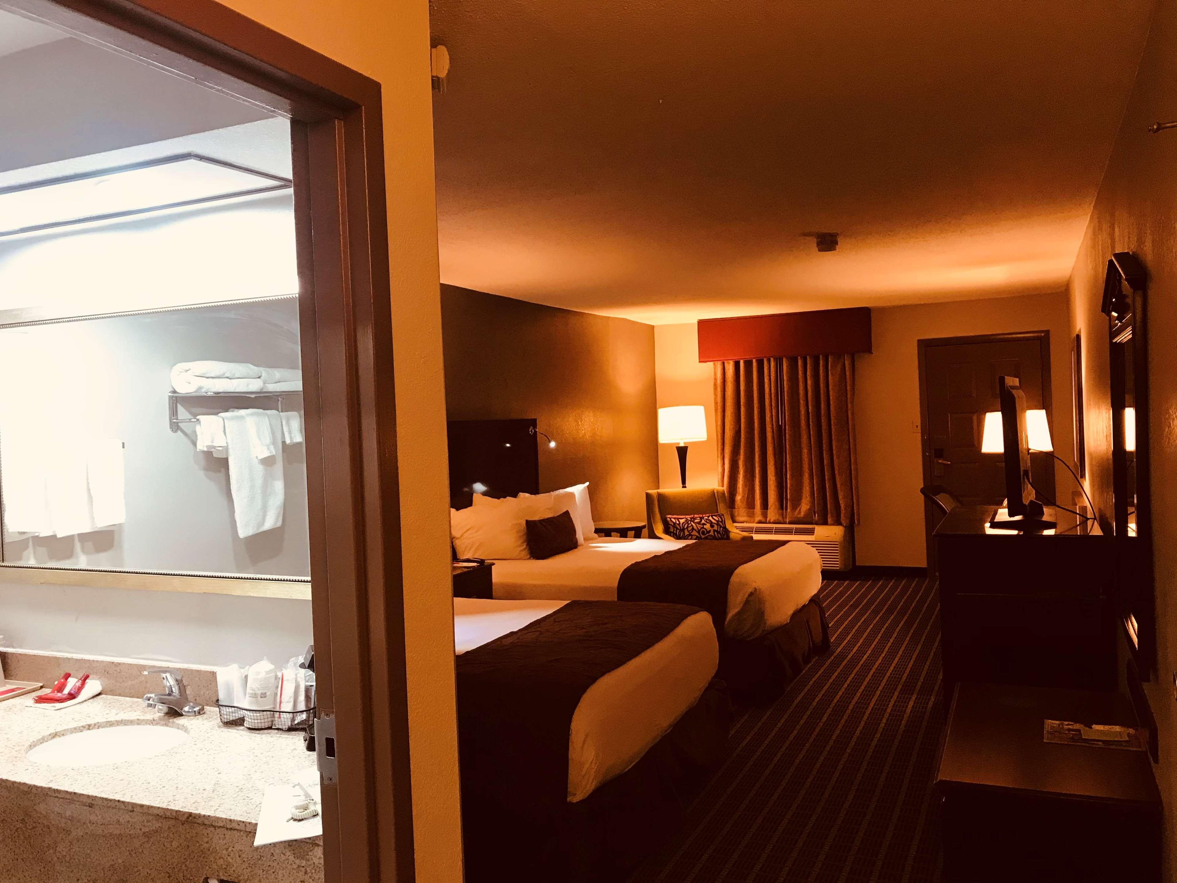 Surestay Plus Hotel By Best Western Greenwood Εξωτερικό φωτογραφία