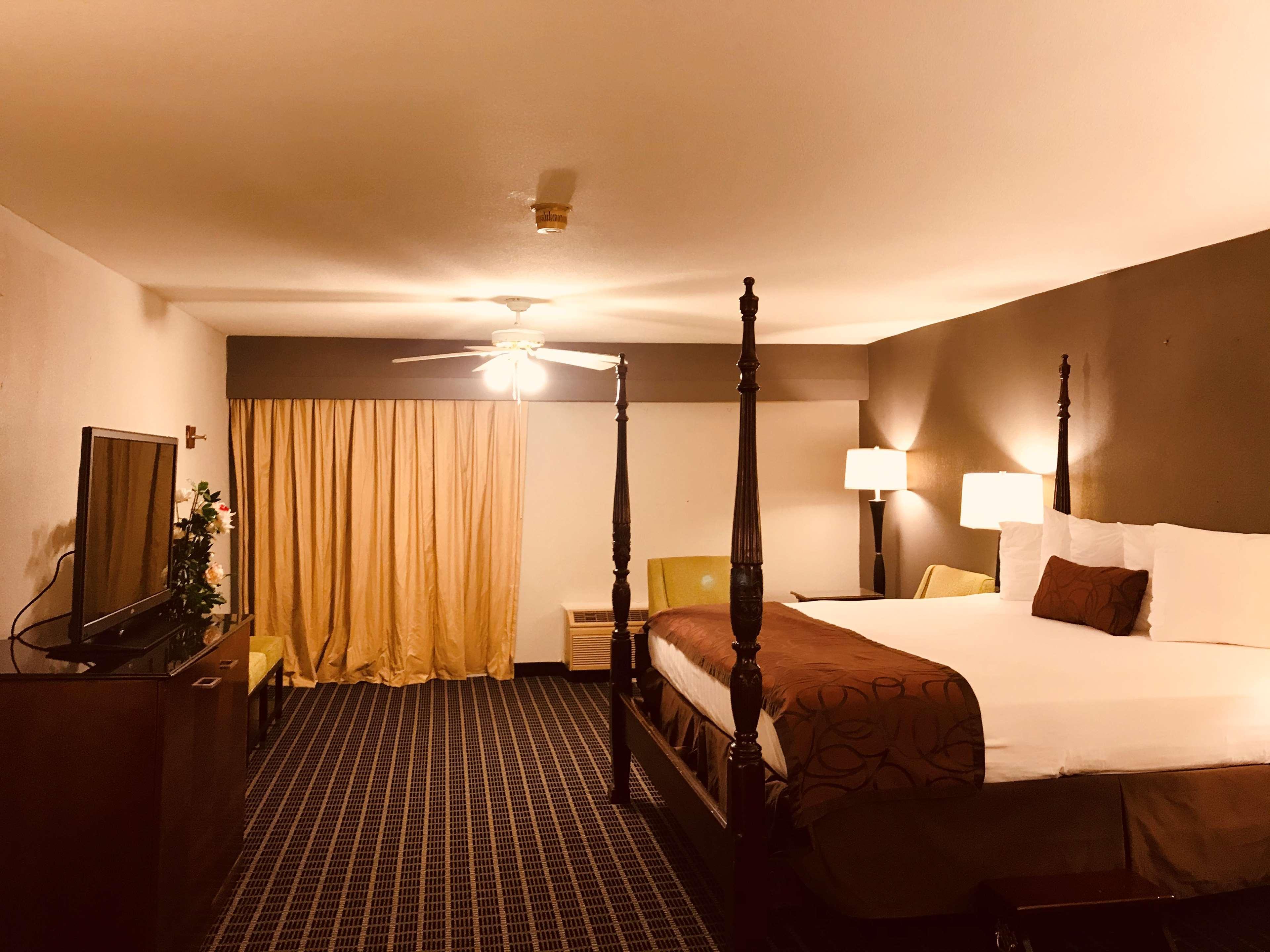Surestay Plus Hotel By Best Western Greenwood Εξωτερικό φωτογραφία