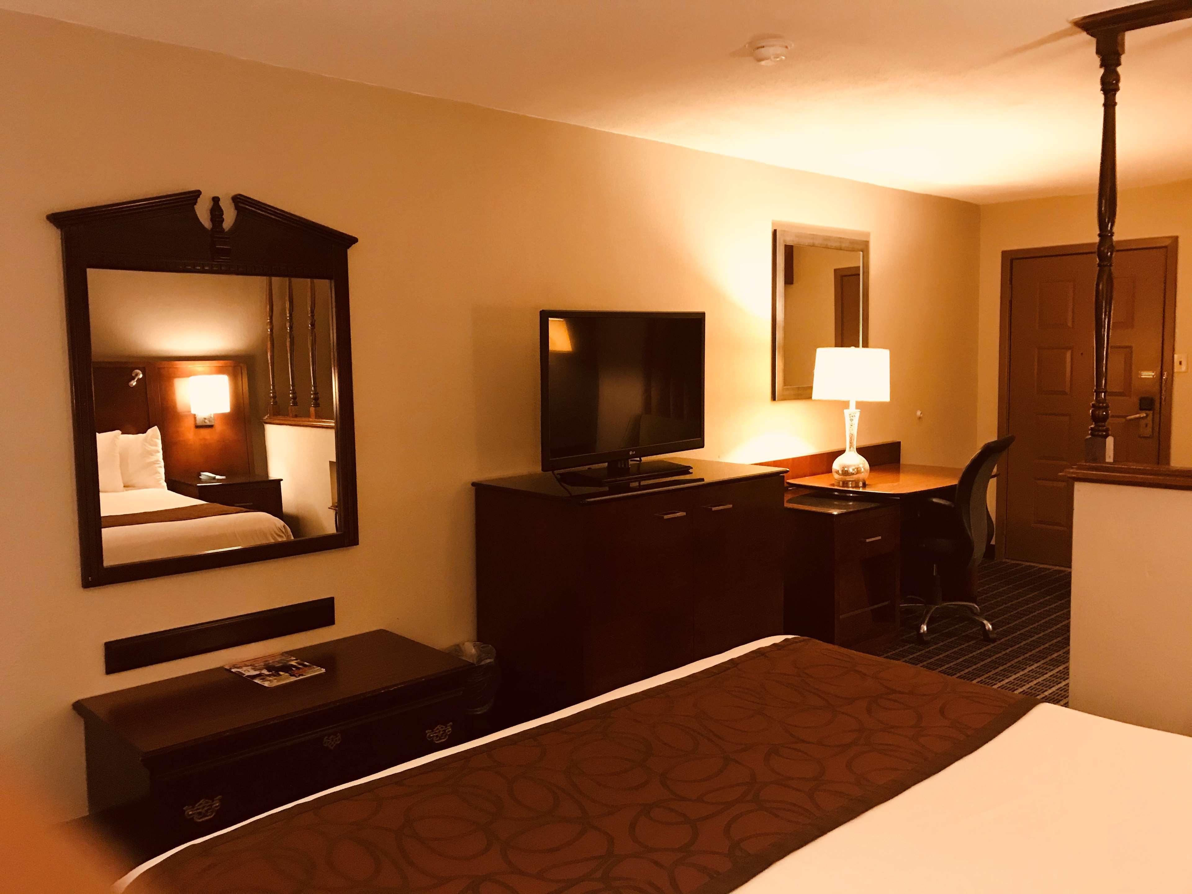 Surestay Plus Hotel By Best Western Greenwood Εξωτερικό φωτογραφία