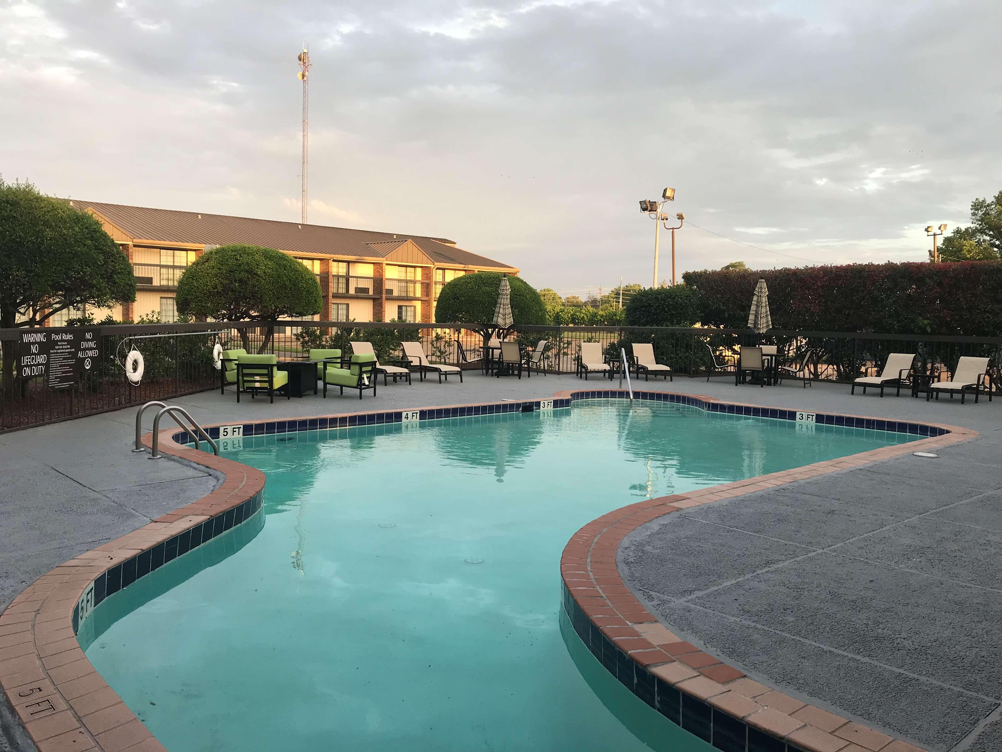Surestay Plus Hotel By Best Western Greenwood Εξωτερικό φωτογραφία