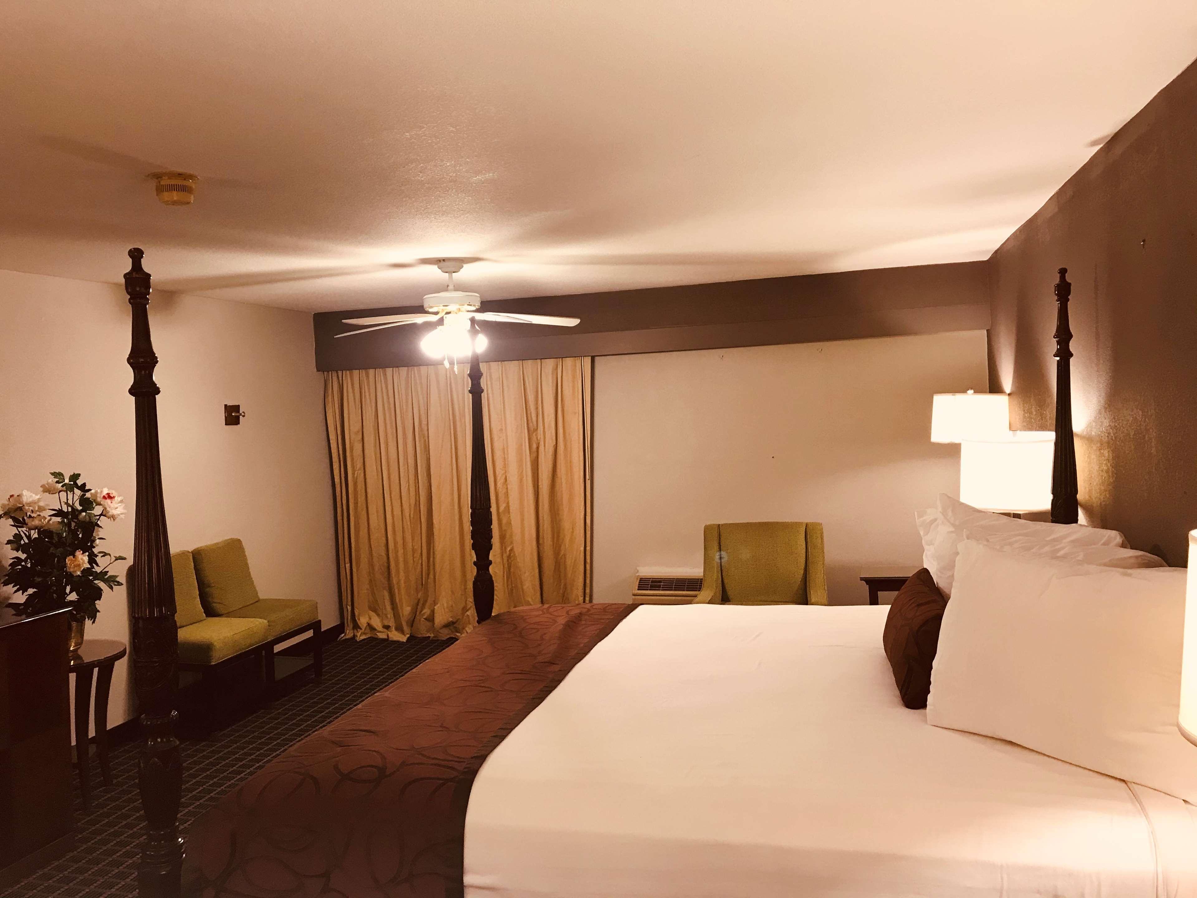 Surestay Plus Hotel By Best Western Greenwood Εξωτερικό φωτογραφία